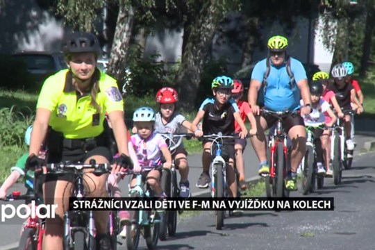 Strážníci vzali děti ve Frýdku-Místku na vyjížďku na kolech