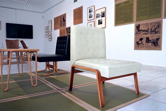Designový poklad z minulosti: V Olomouci vystavují unikáty z legendárního Dřevopodniku Holešov