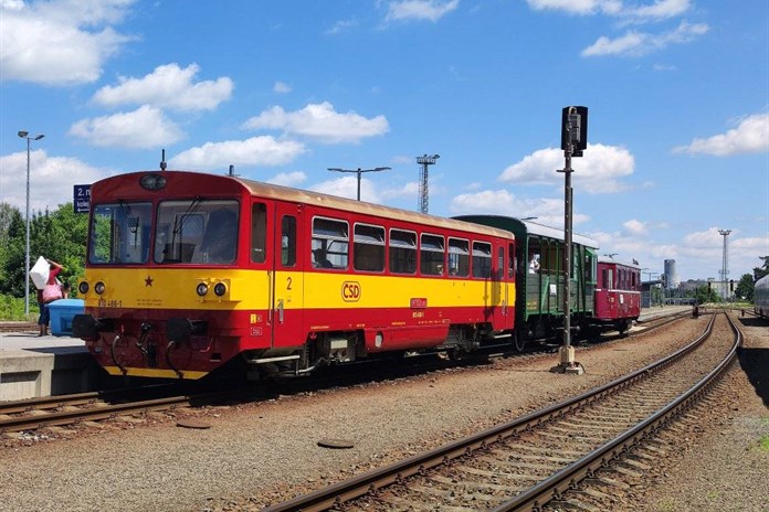Na Zlínsku budou jezdit historické motoráčky. Retro autobus vypraví i DSZO