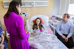Nedoklubko věnuje maminkám ve zlínské porodnici kojicí podprsenky za 250 tisíc korun