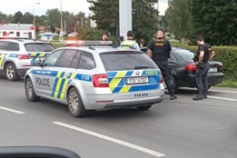 K bezohledné jízdě řidiče se zákazem řízení žádají policisté o pomoc svědky