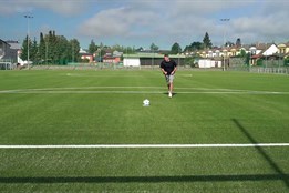 V Mohelnici trénují fotbalisté na novém povrchu. Měkký došlap potěšil nejen hráče