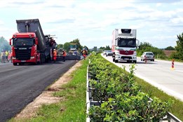Na dálnici D1 mezi Vyškovem a Kroměříží začala oprava povrchu. Práce musí skončit do listopadu