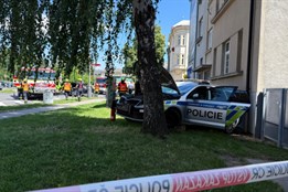 Zranění po nehodě v Opavě. Policejní vůz nedostal přednost