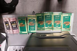 Ve zlínském supermarketu kradl známý recidivista. Zlákaly ho dubajské čokolády