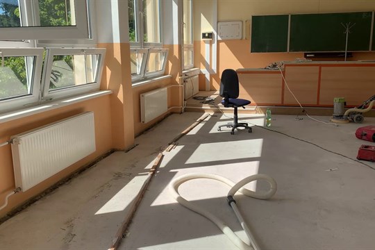 Vsetínská ZŠ Luh modernizuje učebnu fyziky a chemie 