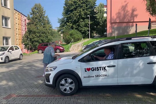 Senior taxi ve Vsetíně má nového provozovatele a rozšiřuje služby