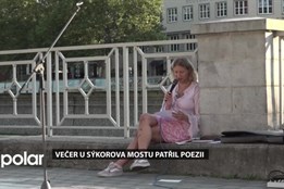Projekt Po stopách poezie lákal k Sýkorovu mostu, recitovali známí ostravští básníci i začínající autoři