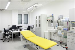 Tkáňové lepidlo místo klasického šití ran. Bezbolestnou variantu ocení hlavně děti