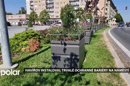 Na náměstí Republiky jsou nové bezpečnostní prvky v podobě květináčů
