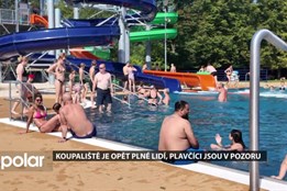 Teplé dny nalákaly tisíce lidí na koupaliště, plavčíci musí být neustále ve střehu