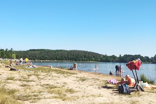 Kvalita vody v koupalištích v Plzeňském kraji je dobrá, teplé počasí ji i ohřálo