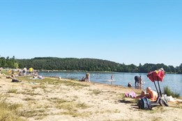 Kvalita vody v koupalištích v Plzeňském kraji je dobrá, teplé počasí ji i ohřálo