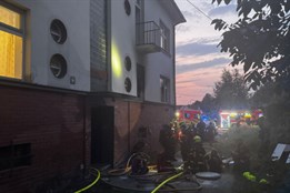 Tři zranění a 17 evakuovaných po požáru bytu v Ostravě-Přívozu