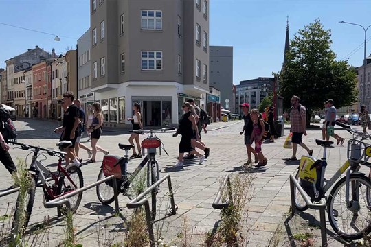 Olomouc vrací na náměstí Hrdinů legendární hodiny. Lidé si je pamatují jako místo srazu