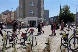 Olomouc vrací na náměstí Hrdinů legendární hodiny. Lidé si je pamatují jako místo srazu