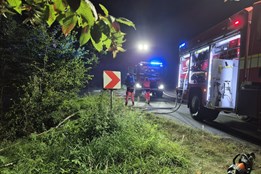 Řidič nezvládl ostrou zatáčku u Hvozdné. Nehodu nepřežil