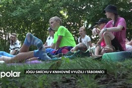 Jógu smíchu v knihovně využili k rozechvění bránice i táborníci