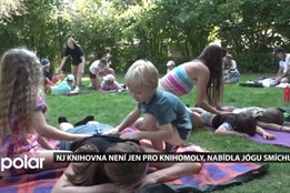 Novojičínská knihovna není jen pro knihomoly, nabídla Jógu smíchu