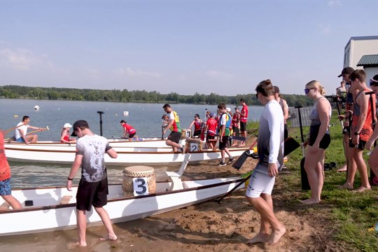 Dračí lodě jezdily na novoveském jezeře