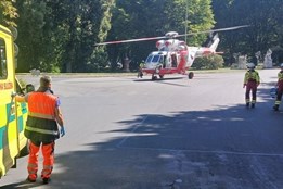 Pád z okna hotelu v centru Karlových Varů. Zraněná žena skončila v nemocnici