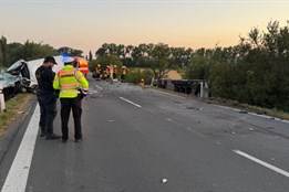 Předjíždění dodávky u Úvalna skončilo tragédií, zemřel 40letý řidič