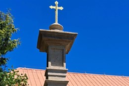 Restaurátoři se pustili do oprav soch před zlínskou zoo