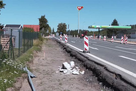 Výstavba chodníku v Dubé omezuje dopravu
