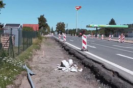 Výstavba chodníku v Dubé omezuje dopravu