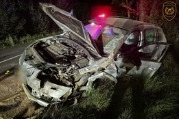 Tři nehody během úterního večera. Motorkář havaroval jen několik metrů od železnice