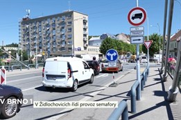 V Židlochovicích se buduje nový kruhový objezd, provoz řídí semafory