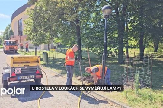 U kostela sv. Barbory v Loukách se kompletně obnovuje osvětlení