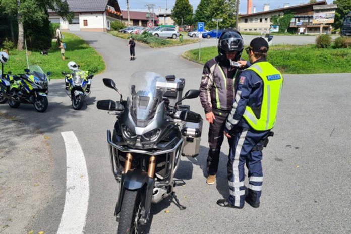 Policie kontrolovala řidiče v celém kraji, zaměřila se hlavně na motorkáře