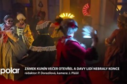 Zámek Kunín večer otevřel a davy lidí nebraly konce