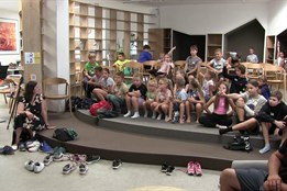 Na mezigeneračním setkání v Kyjově si povídali senioři a děti z příměstského tábora