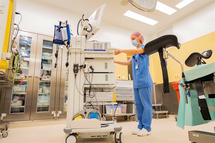 Domů už 15 minut po operaci? Baťovka zavádí rychlé gynekologické zákroky bez uspání