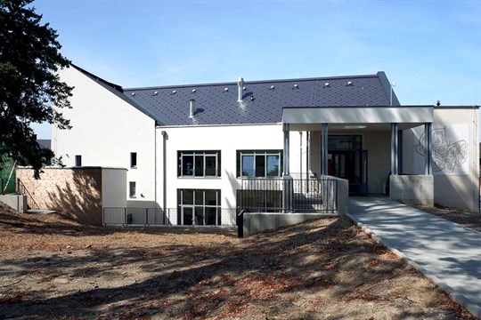 Šternberk má moderní školku pro 70 dětí. Z původní budovy zůstaly jen stěny