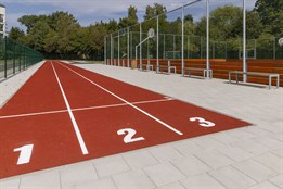 Zlínská zdravotnická škola má nový sportovní areál. Od příštího jara bude přístupný i pro veřejnost