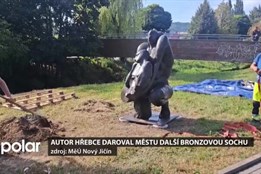 Autor hřebce daroval městu další bronzovou sochu
