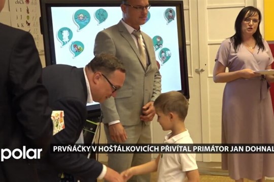 Hošťálkovice jdou proti trendu úbytku prvňáků v Ostravě. Děti přivítal primátor města Jan Dohnal