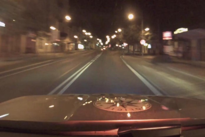 VIDEO: Opilý motorkář v Mariánských Lázních ujížděl policistům, nakonec havaroval