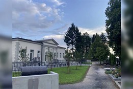 Na šternberském hřbitově město opravilo správní budovu