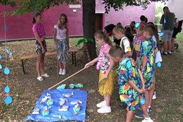 Děti se v Prušánkách rozloučily s prázdninami ve stylu Havaje 
