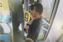 Přepadl seniorku a chtěl ji okrást. Ostravská policie po něm vyhlásila pátrání