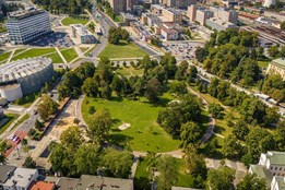 Zlínský park Komenského bojuje o titul Park čtvrtstoletí. Hlasujte pro něj v anketě