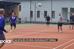 Na Myslíku se hrál nohejbalový turnaj, na hřišti poměřily síly sousedské týmy