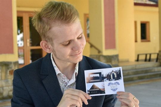 Chtěl jsem se tak trochu dotknout Valašska, říká David. Proto vytvořil interaktivní pohlednici
