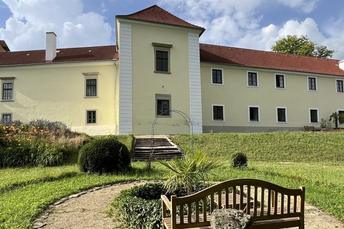 Romantická panská sídla pod Hříběcími horami ožijí v reportážích Českého rozhlasu