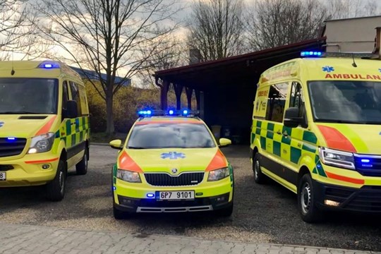 VIDEO: Asi kilometr za Babylonem na Domažlicku řidiči častou bourají na nenápadné odbočce do lesa