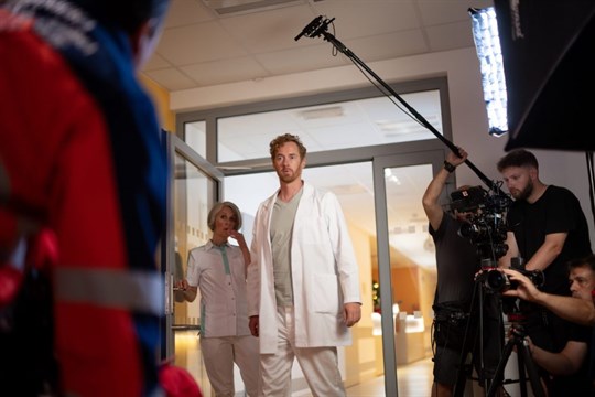 Vsetínskou nemocnici obsadili filmaři a známí herci